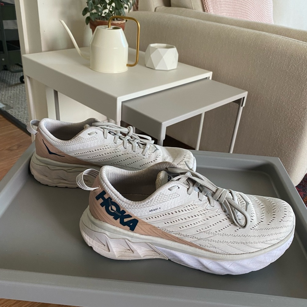 Hoka Arahi 4 women’s size 9.5 shoe
